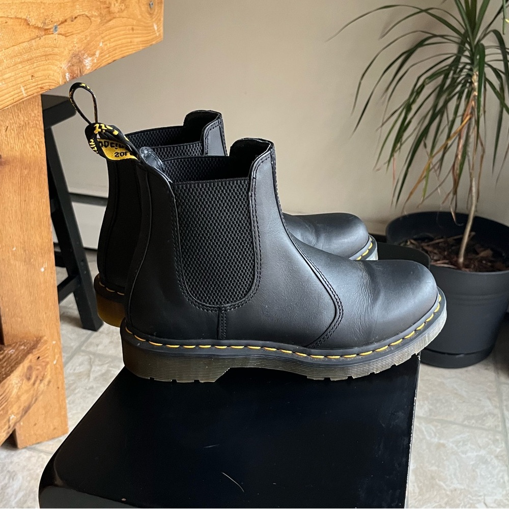 Dr. Martens 2976 Chelsea Boot - Women's
